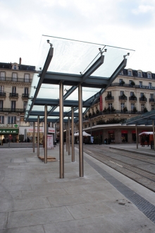 Auvent Ligne 1 tramway Angers - ©CMR 2013